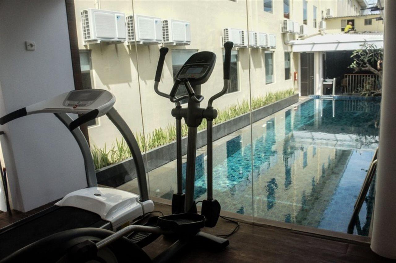 Favor Hotel Makassar City Center By Life Экстерьер фото