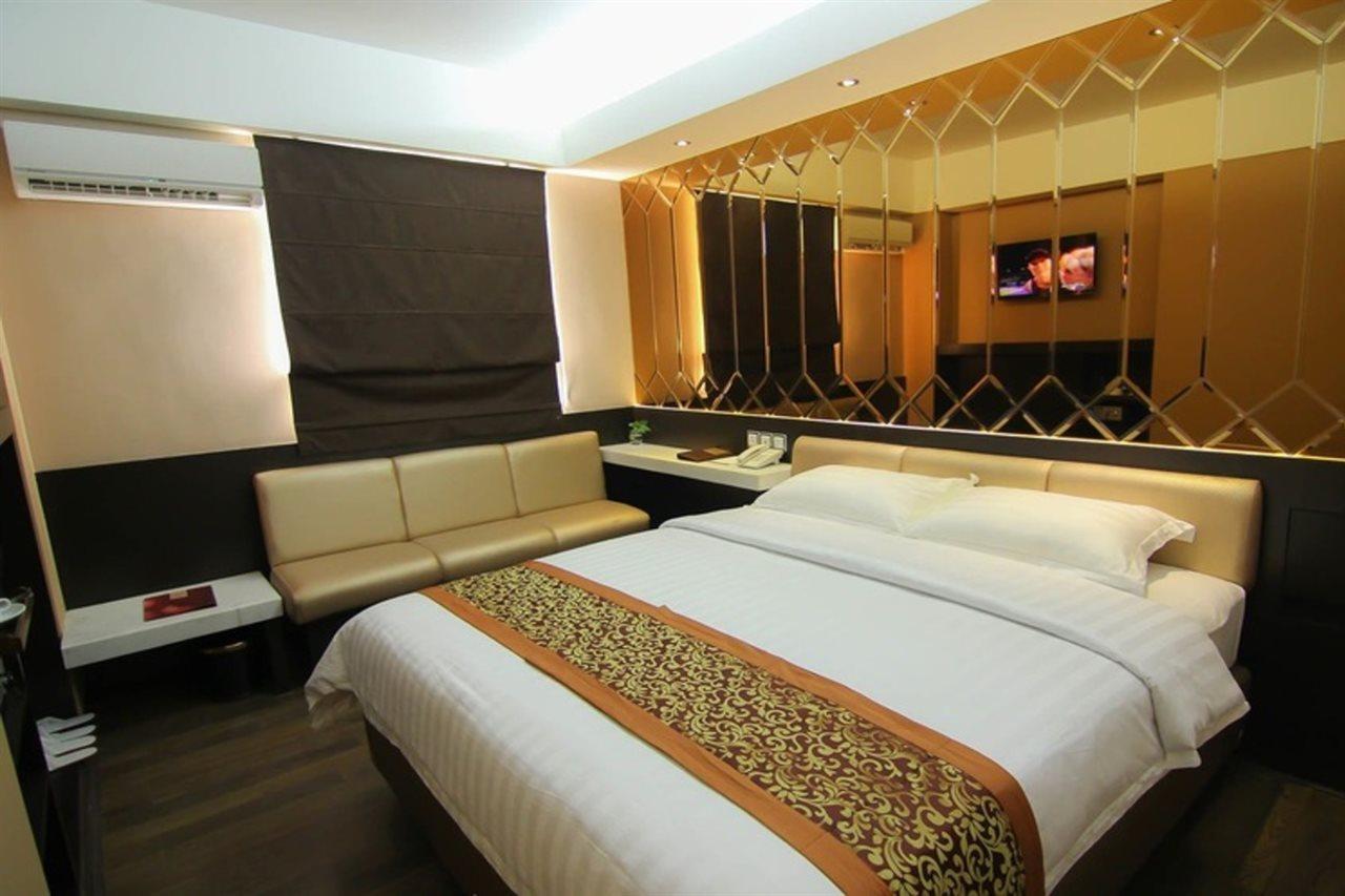Favor Hotel Makassar City Center By Life Экстерьер фото