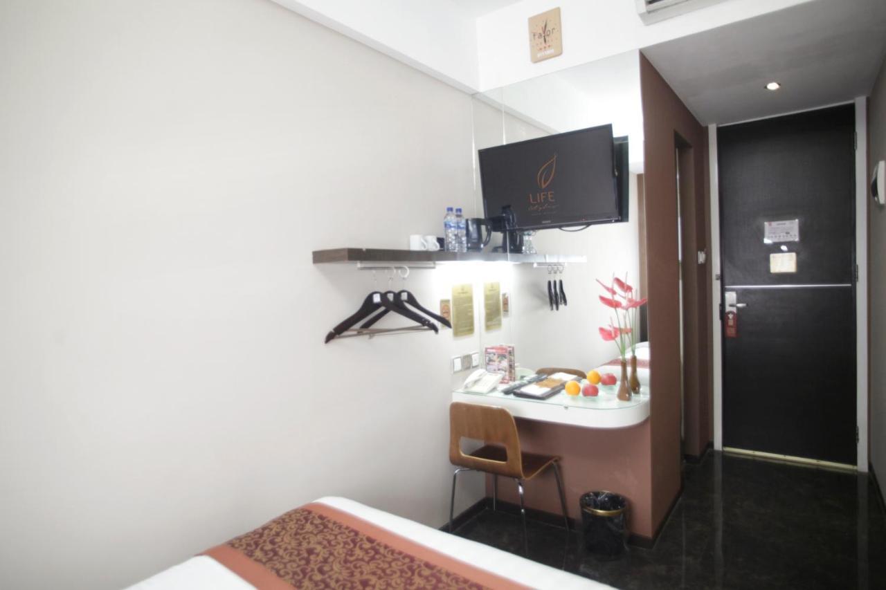Favor Hotel Makassar City Center By Life Экстерьер фото