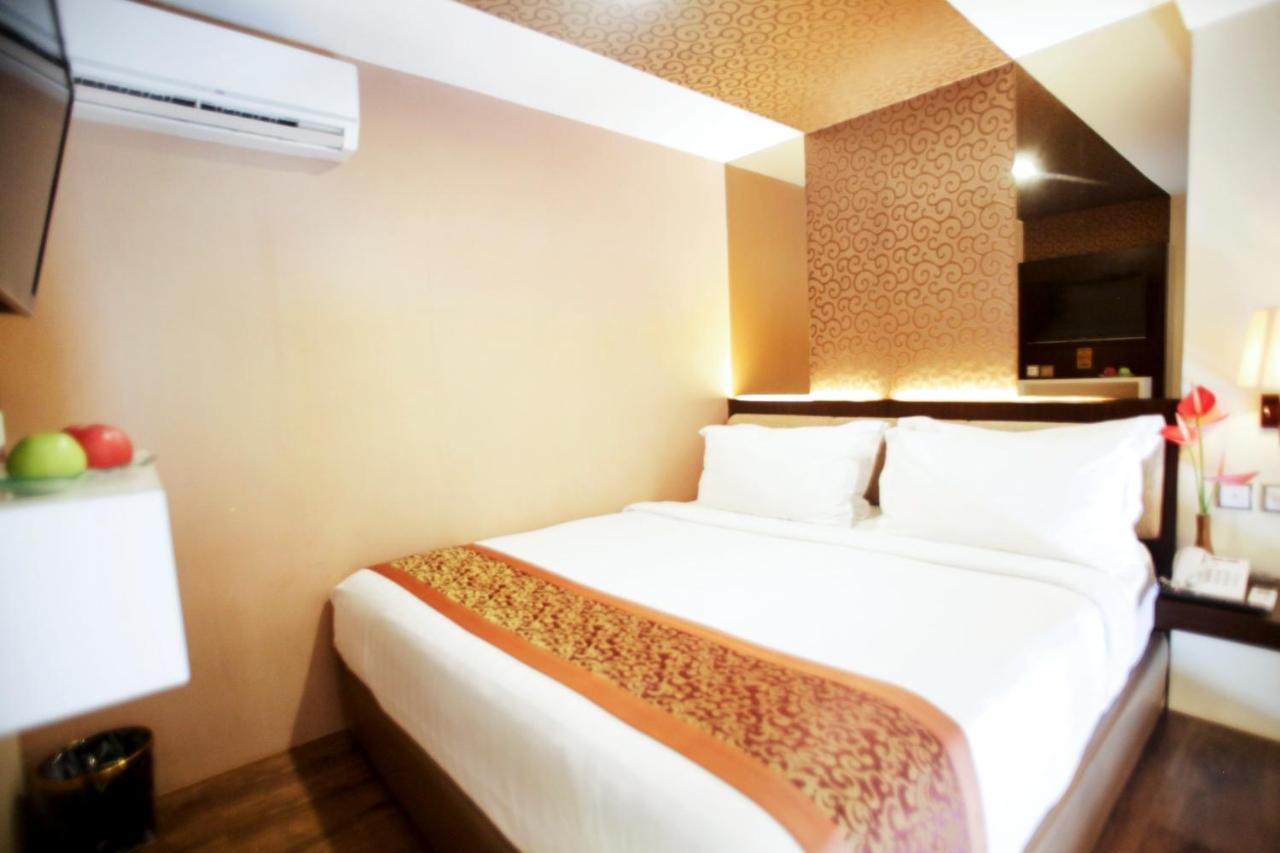 Favor Hotel Makassar City Center By Life Экстерьер фото