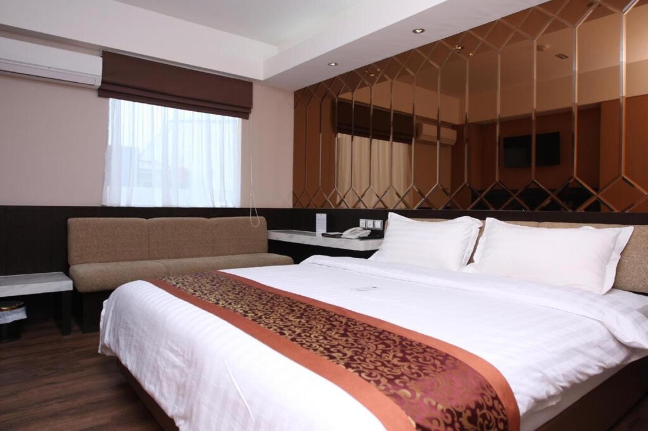 Favor Hotel Makassar City Center By Life Экстерьер фото