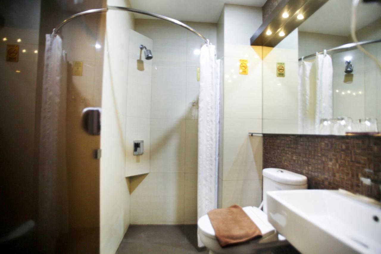 Favor Hotel Makassar City Center By Life Экстерьер фото