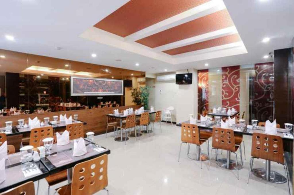 Favor Hotel Makassar City Center By Life Экстерьер фото