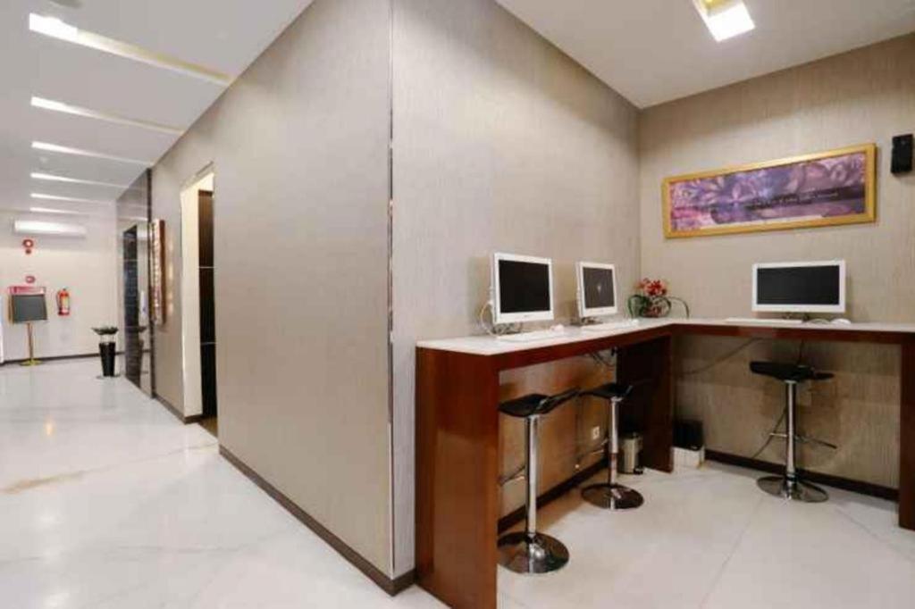 Favor Hotel Makassar City Center By Life Экстерьер фото