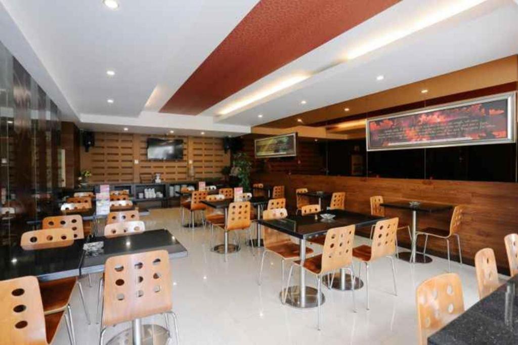 Favor Hotel Makassar City Center By Life Экстерьер фото