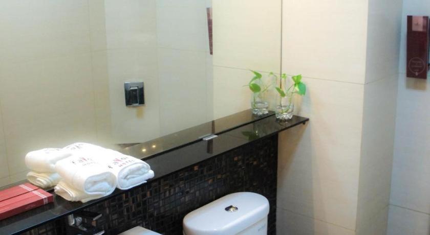 Favor Hotel Makassar City Center By Life Экстерьер фото