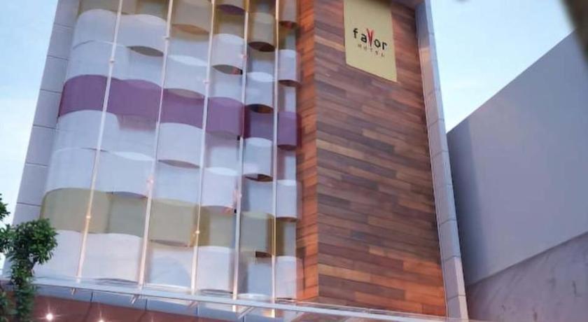 Favor Hotel Makassar City Center By Life Экстерьер фото