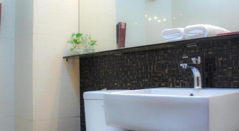 Favor Hotel Makassar City Center By Life Экстерьер фото