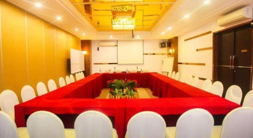 Favor Hotel Makassar City Center By Life Экстерьер фото