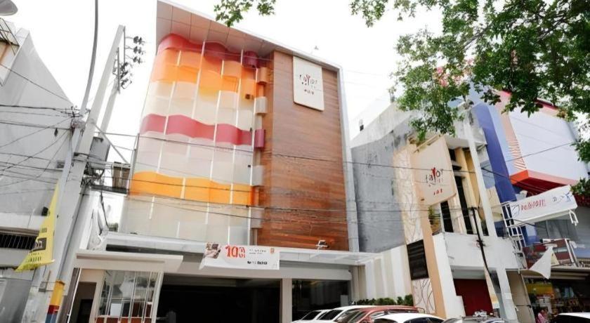 Favor Hotel Makassar City Center By Life Экстерьер фото
