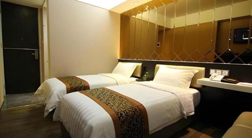 Favor Hotel Makassar City Center By Life Экстерьер фото