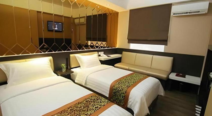 Favor Hotel Makassar City Center By Life Экстерьер фото