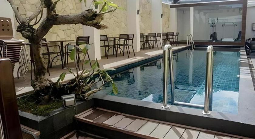 Favor Hotel Makassar City Center By Life Экстерьер фото