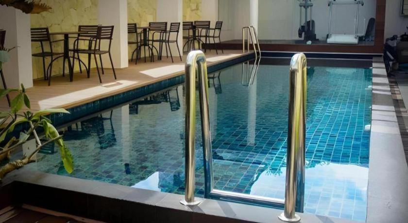 Favor Hotel Makassar City Center By Life Экстерьер фото