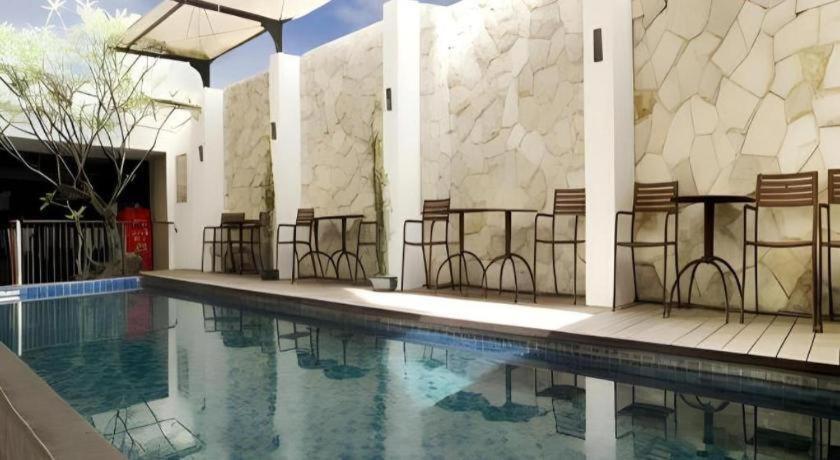 Favor Hotel Makassar City Center By Life Экстерьер фото