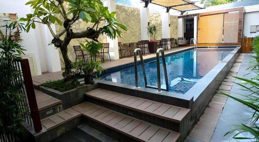 Favor Hotel Makassar City Center By Life Экстерьер фото