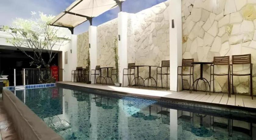 Favor Hotel Makassar City Center By Life Экстерьер фото