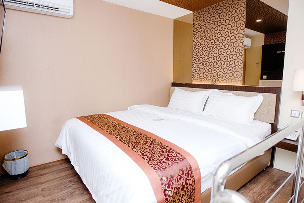 Favor Hotel Makassar City Center By Life Экстерьер фото