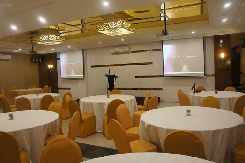 Favor Hotel Makassar City Center By Life Экстерьер фото