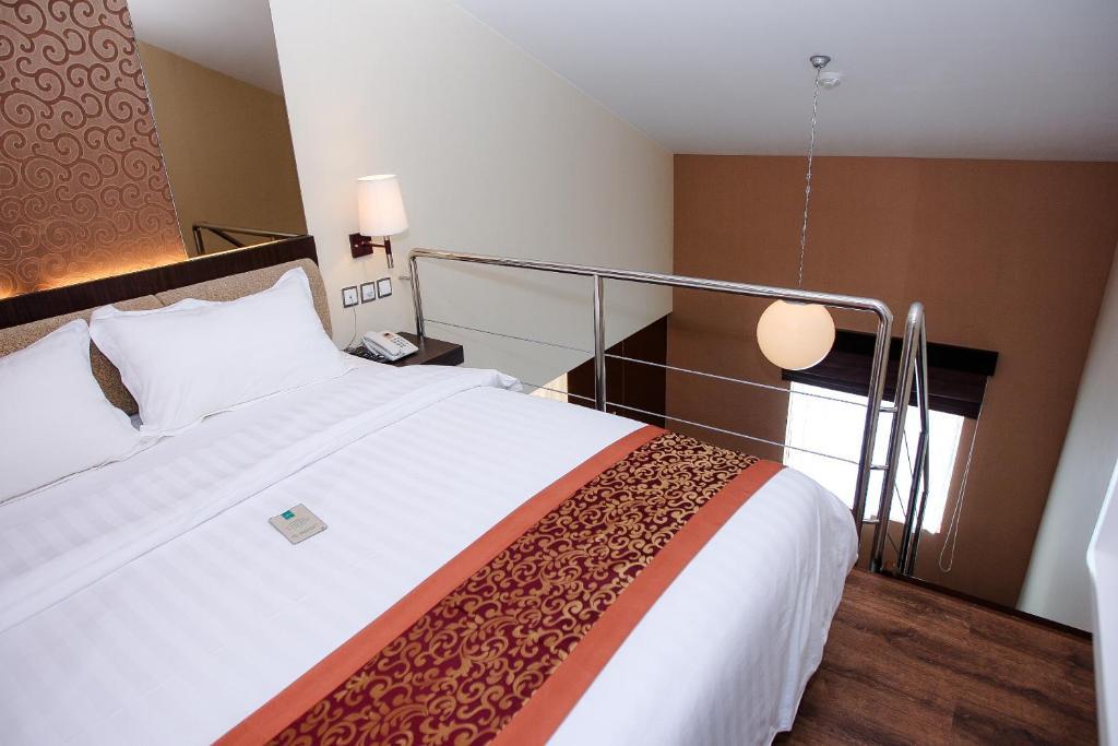 Favor Hotel Makassar City Center By Life Номер фото