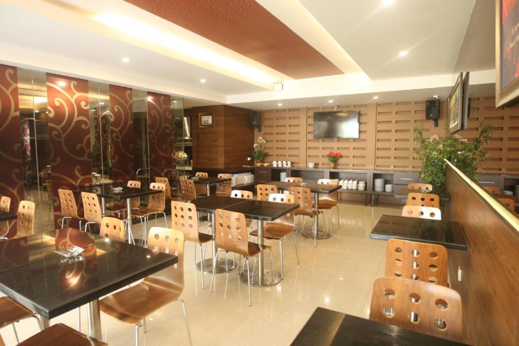 Favor Hotel Makassar City Center By Life Экстерьер фото