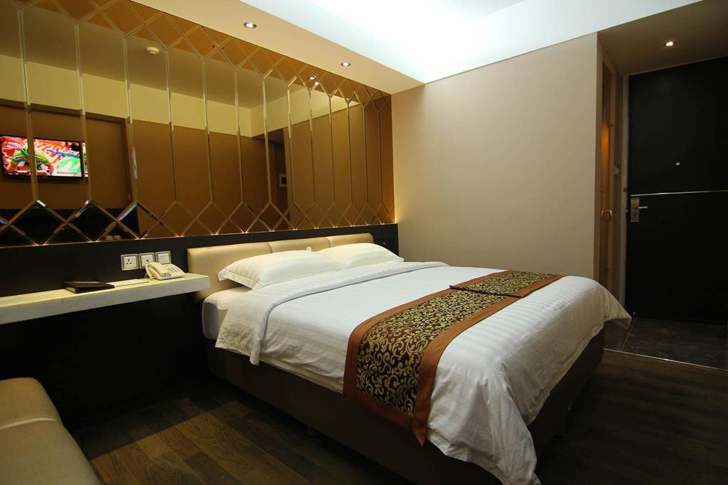 Favor Hotel Makassar City Center By Life Номер фото