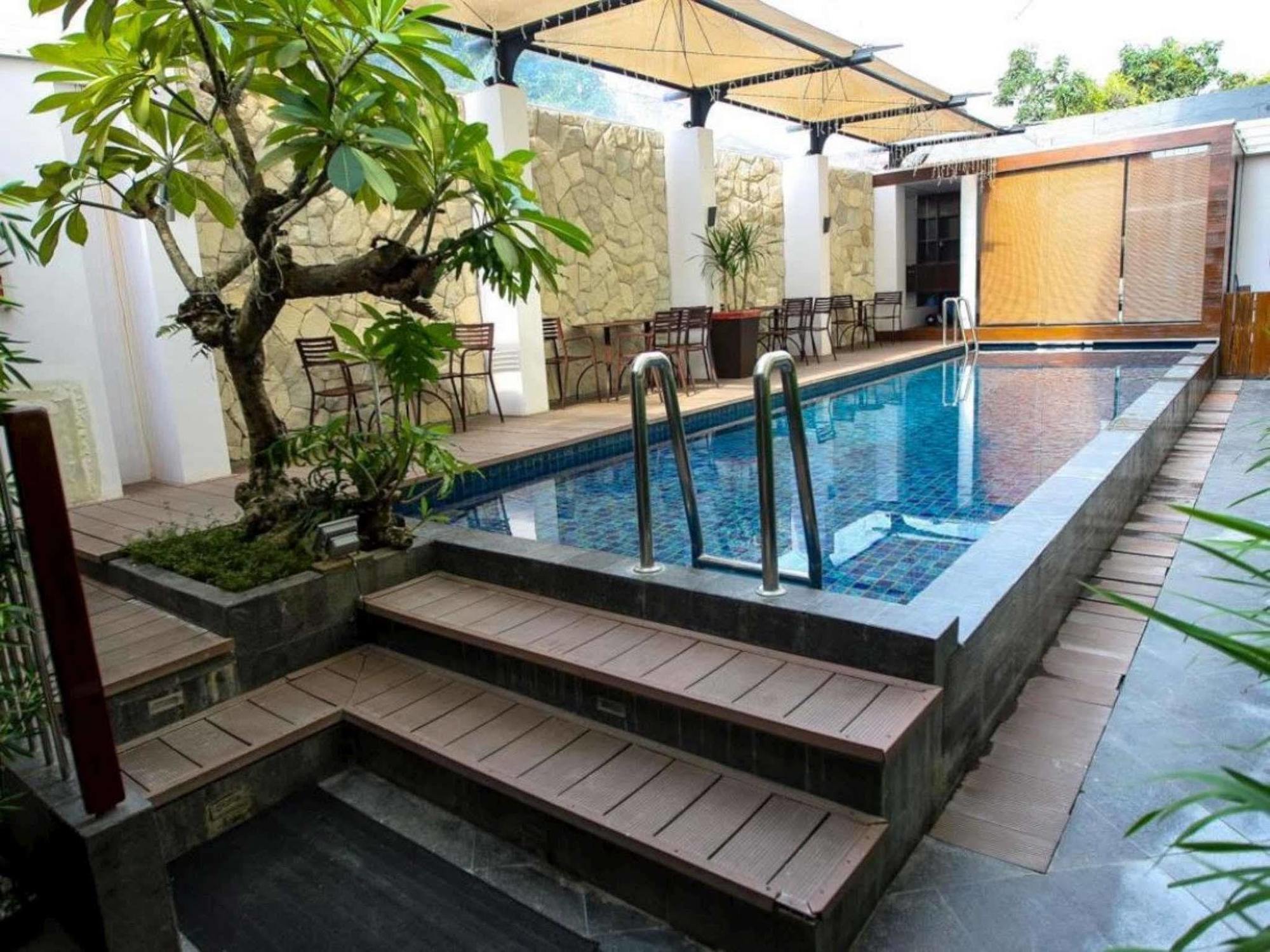Favor Hotel Makassar City Center By Life Экстерьер фото