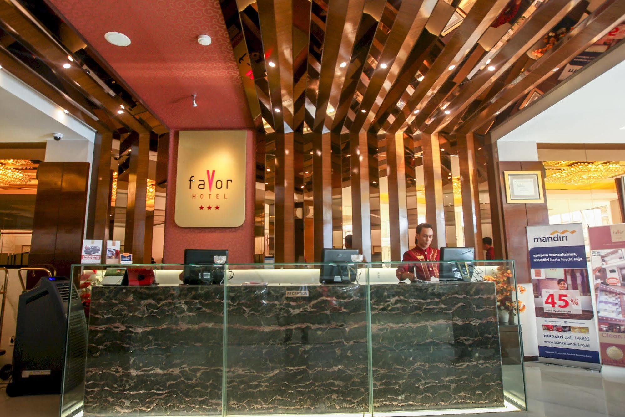 Favor Hotel Makassar City Center By Life Экстерьер фото